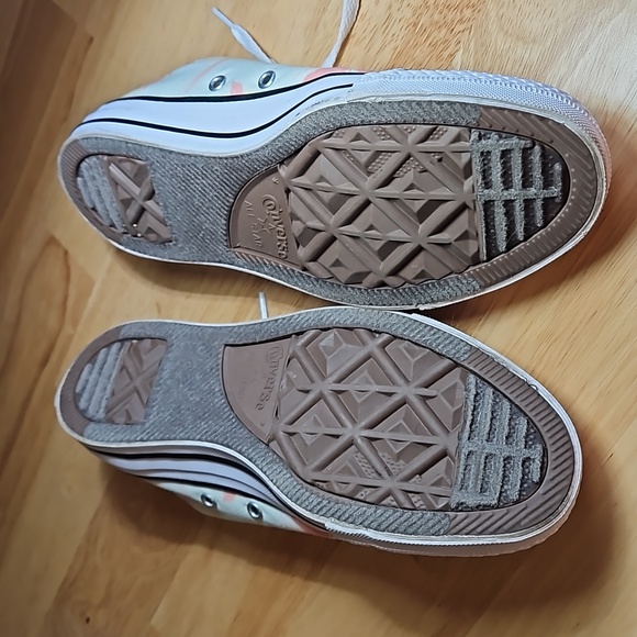 Converse shoes - Picture 7 of 9